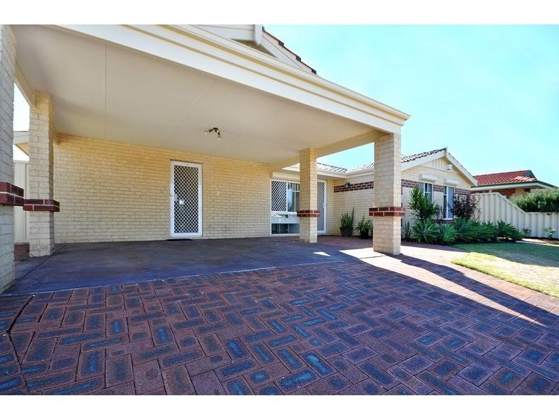 35 Honours Rise, Marangaroo WA 6064