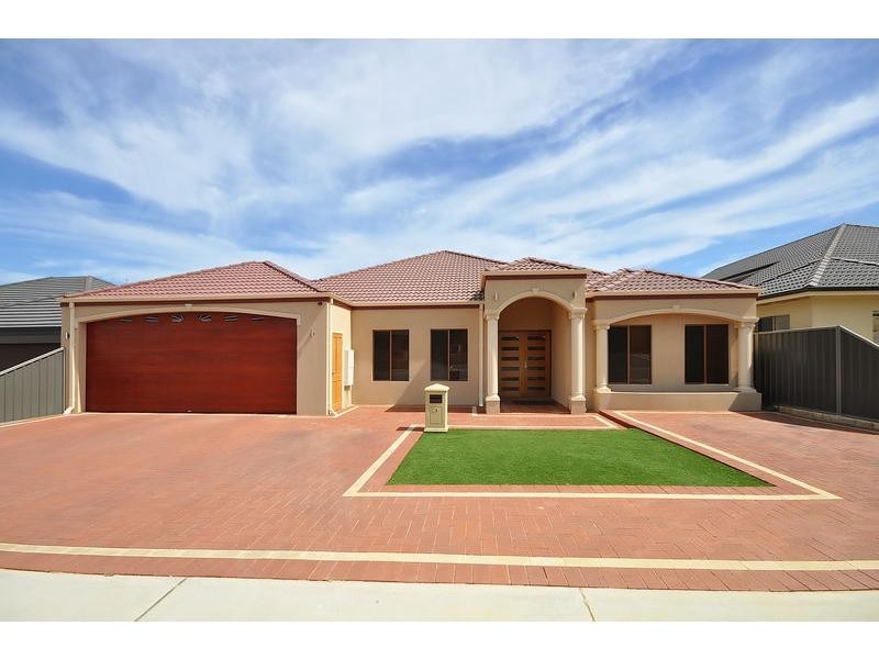 18 Evington Pass, Landsdale WA 6065