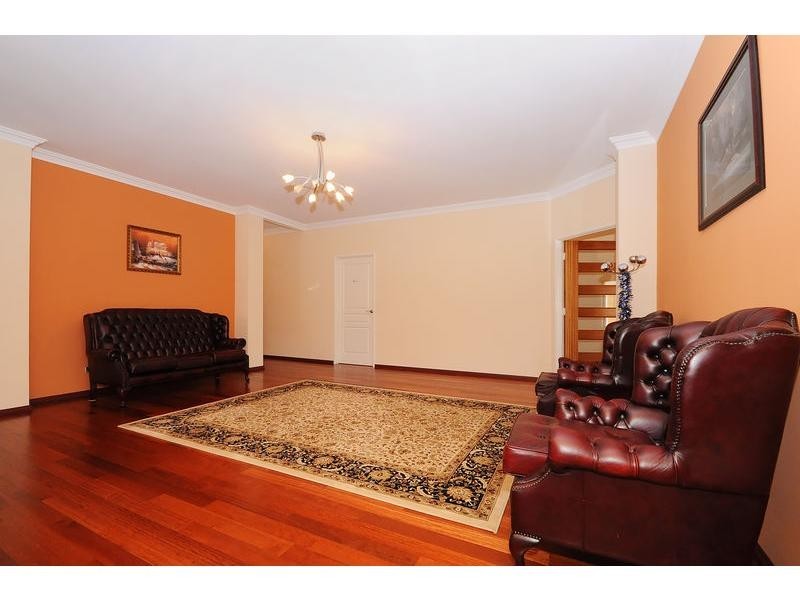 18 Evington Pass, Landsdale WA 6065