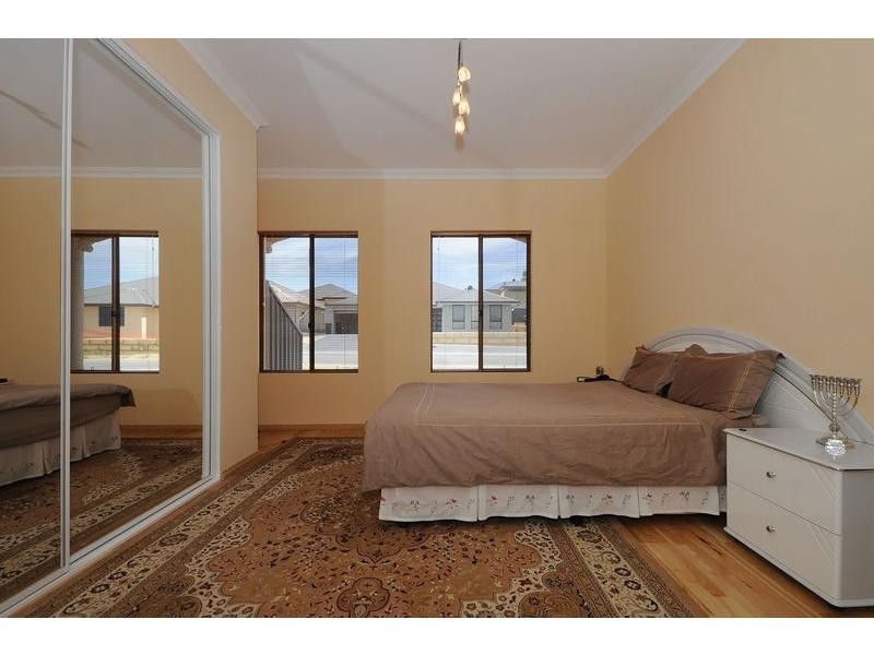 18 Evington Pass, Landsdale WA 6065