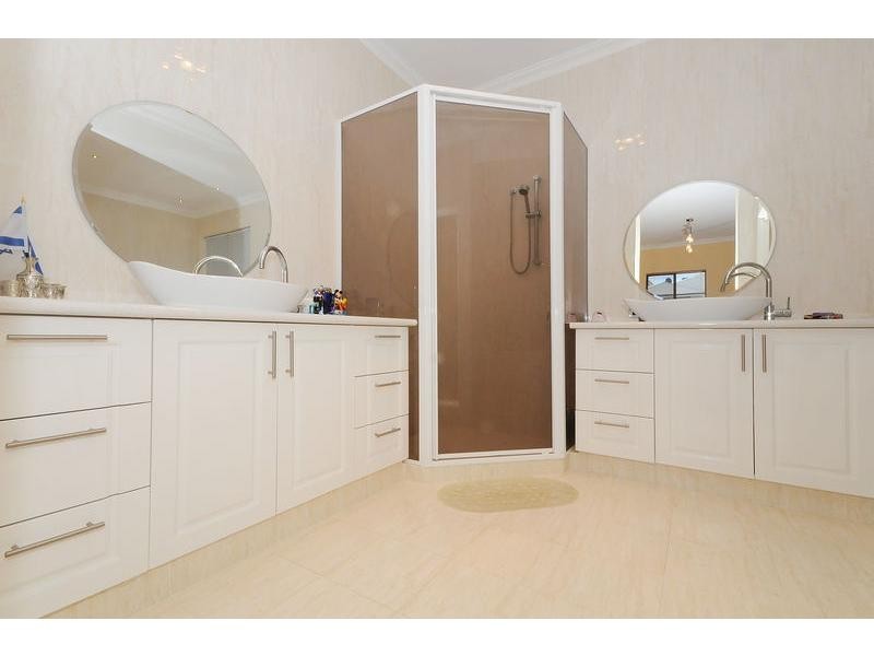 18 Evington Pass, Landsdale WA 6065