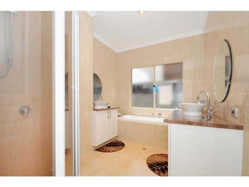 18 Evington Pass, Landsdale WA 6065