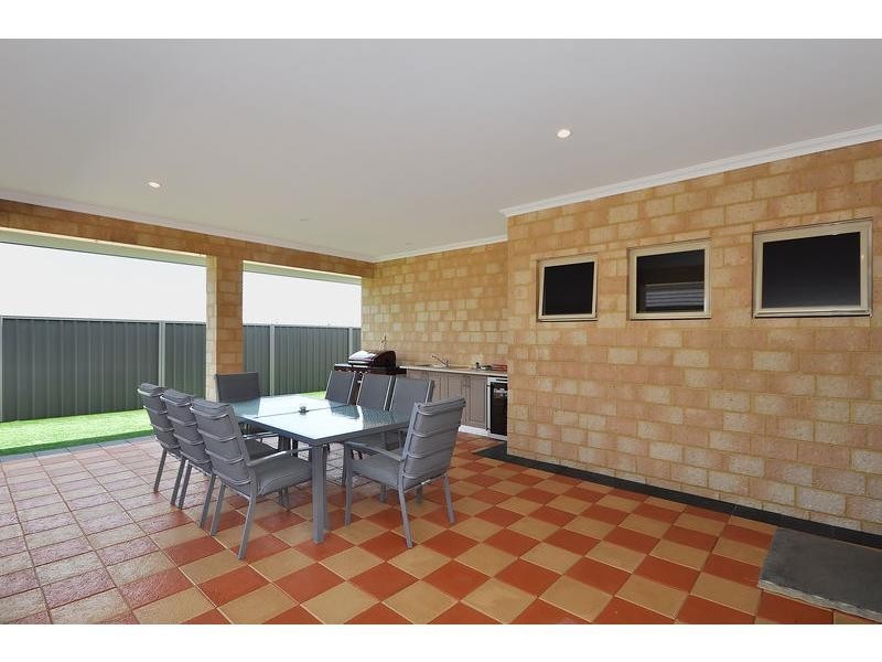 18 Evington Pass, Landsdale WA 6065