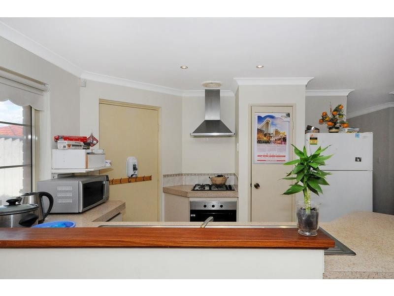 16 Tyndall Circuit, Alexander Heights WA 6064
