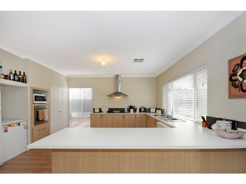 9 Hirani Link, Aveley WA 6069