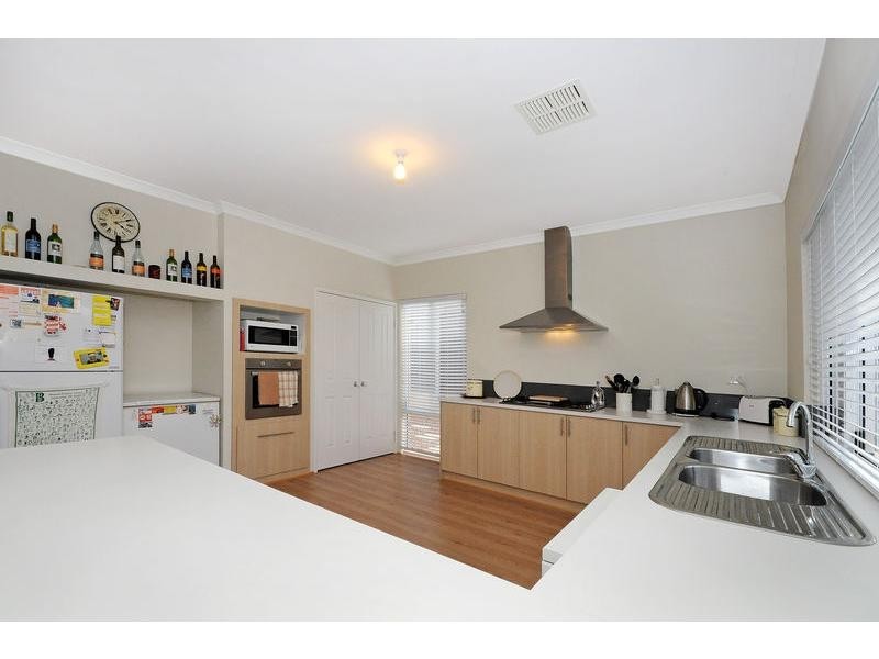 9 Hirani Link, Aveley WA 6069