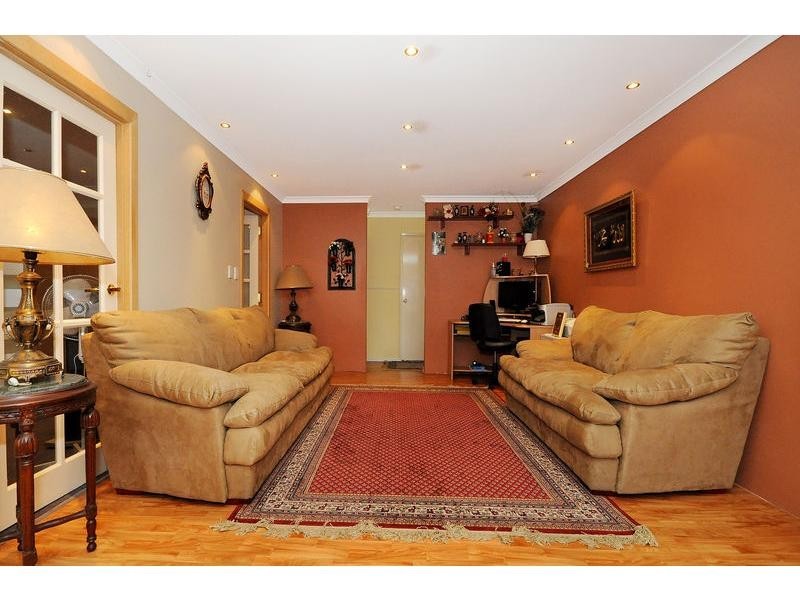 42 Cleveland Court, Marangaroo WA 6064