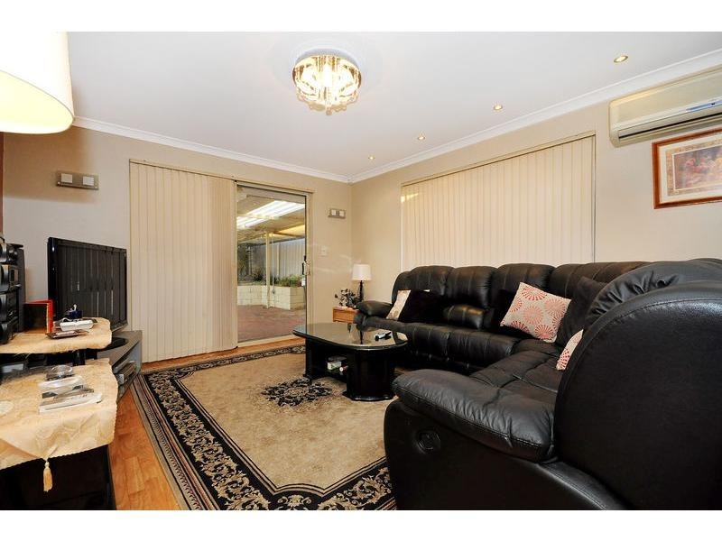 42 Cleveland Court, Marangaroo WA 6064