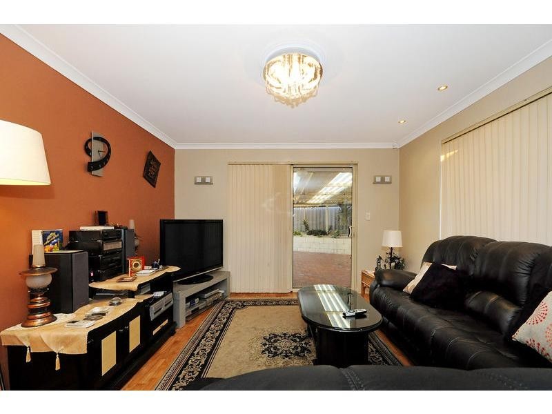 42 Cleveland Court, Marangaroo WA 6064