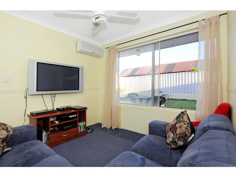 42 Cleveland Court, Marangaroo WA 6064