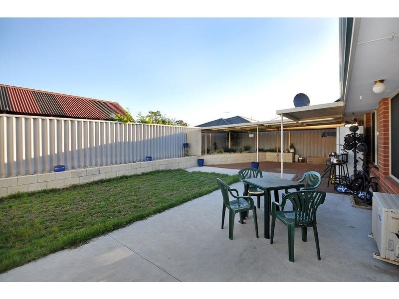 42 Cleveland Court, Marangaroo WA 6064