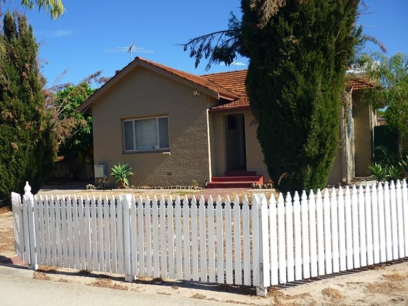 61 Walpole Street, St James WA 6102