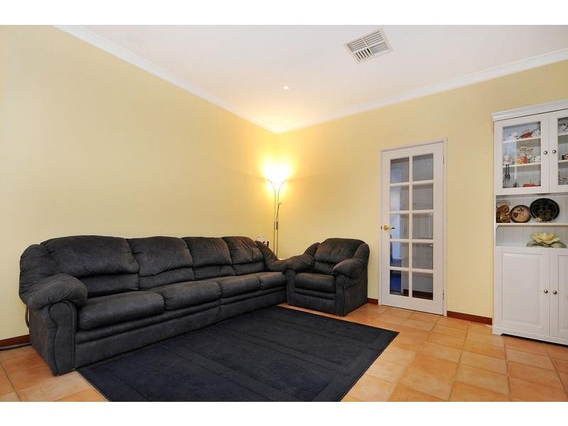 15 Dandenong Way, Alexander Heights WA 6064