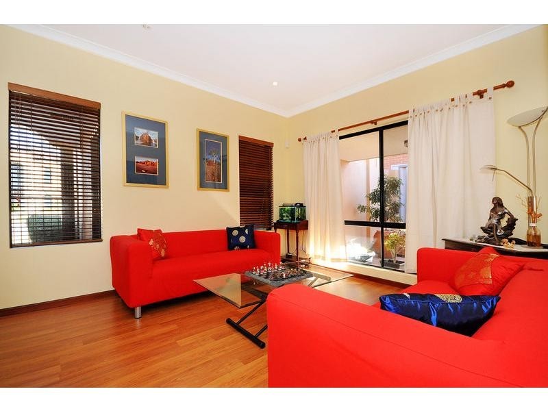 15 Dandenong Way, Alexander Heights WA 6064