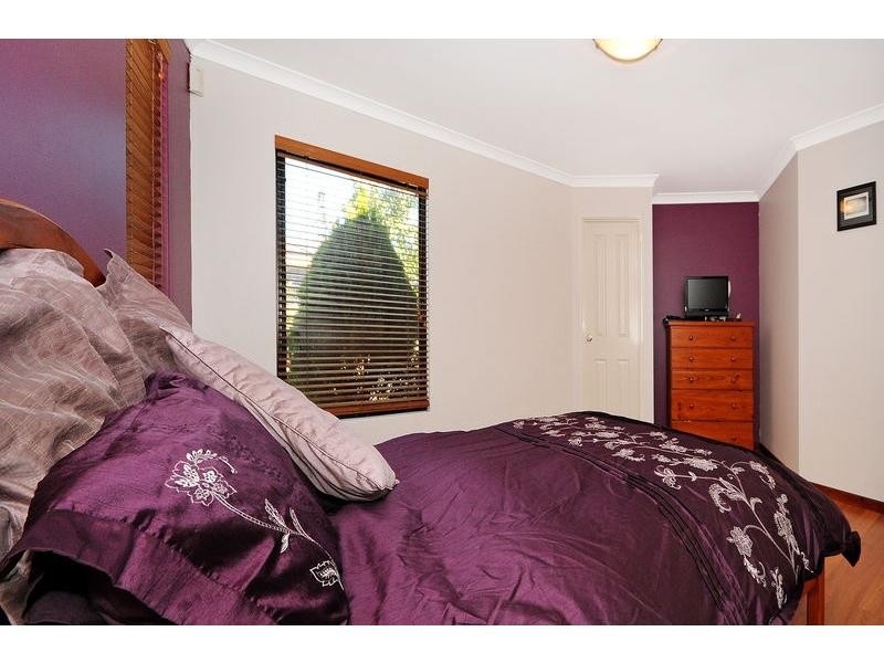 15 Dandenong Way, Alexander Heights WA 6064