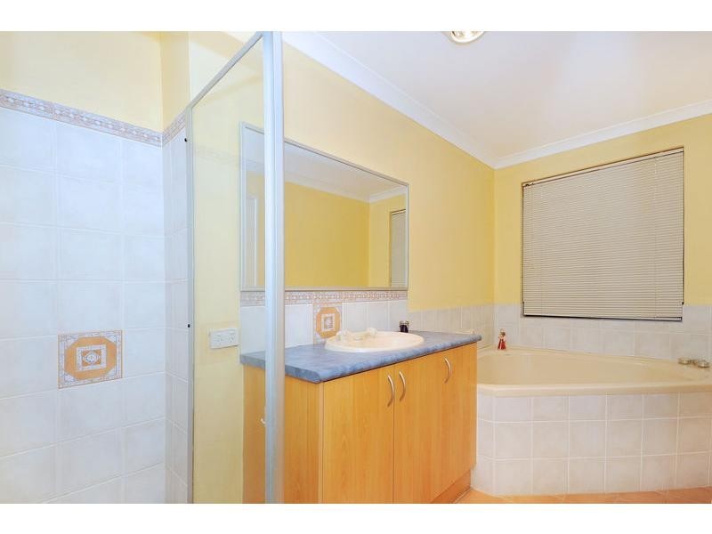 15 Dandenong Way, Alexander Heights WA 6064