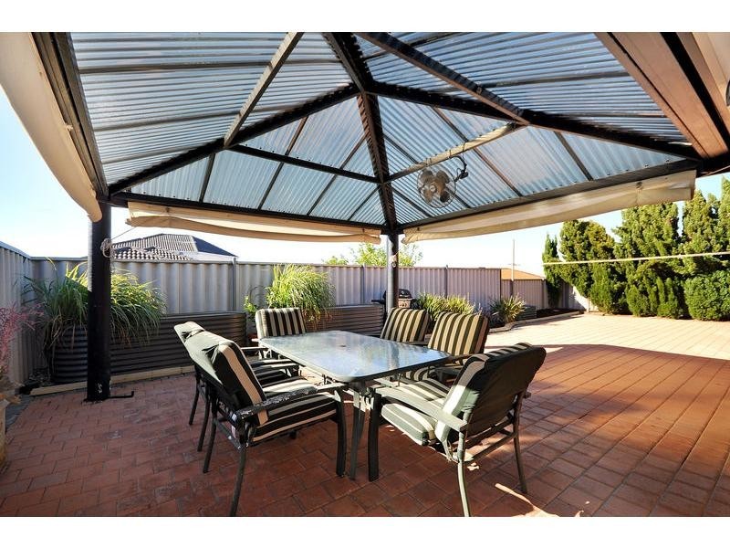 15 Dandenong Way, Alexander Heights WA 6064