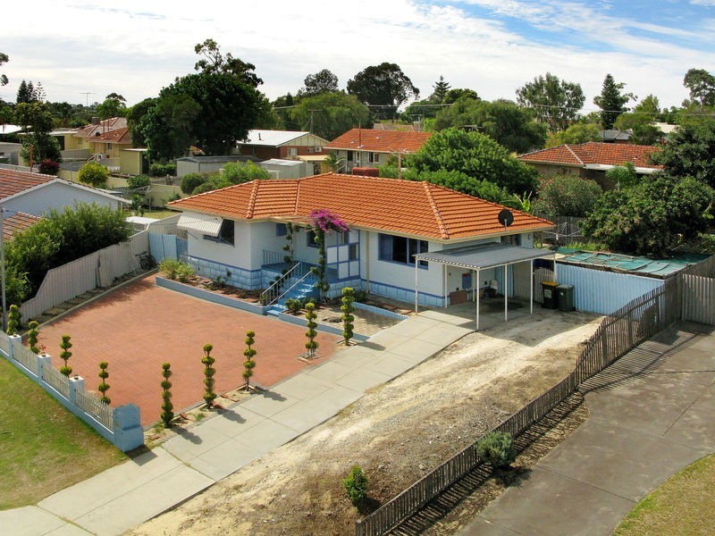 24 Greville Way, Girrawheen WA 6064