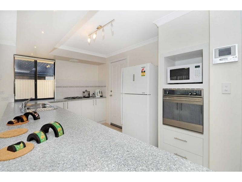 7 McNamara Place, Marangaroo WA 6064