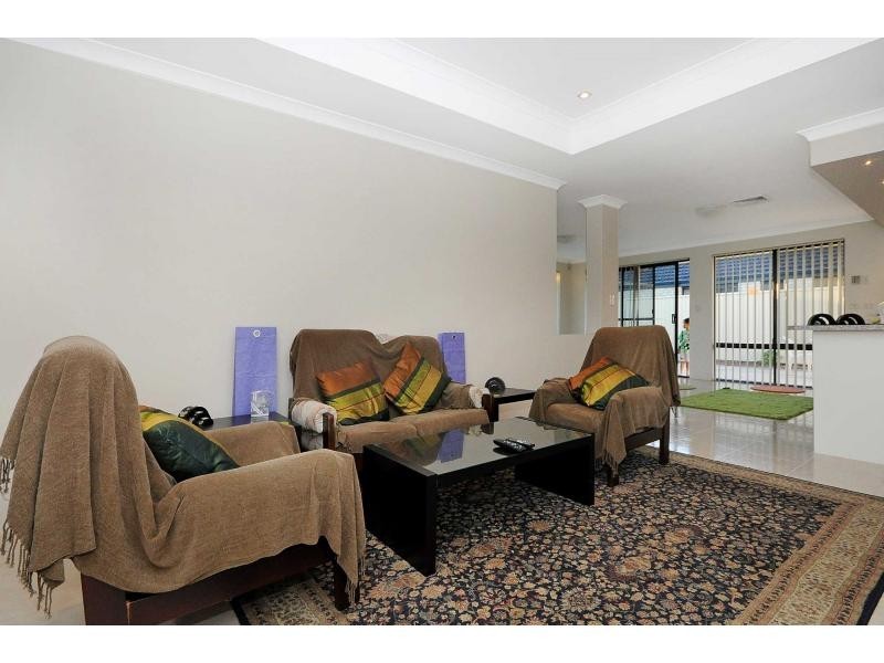 7 McNamara Place, Marangaroo WA 6064