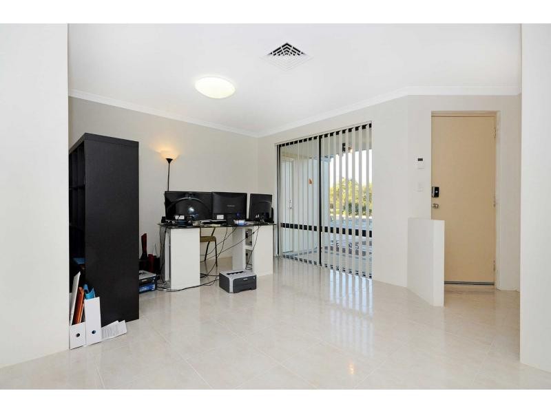 7 McNamara Place, Marangaroo WA 6064