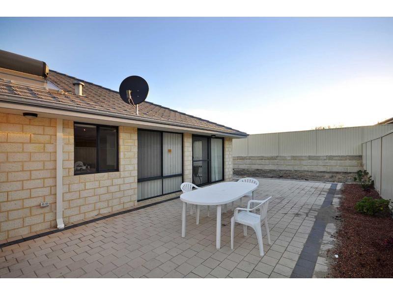 7 McNamara Place, Marangaroo WA 6064