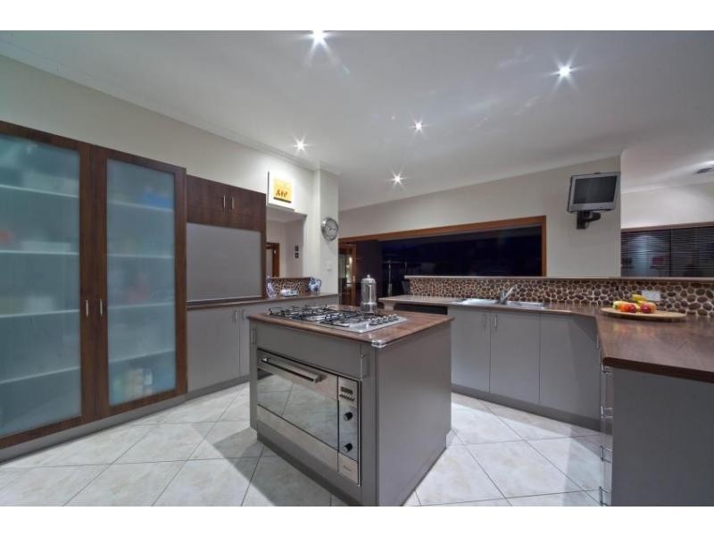 25 Stonewall Circuit, Landsdale WA 6065