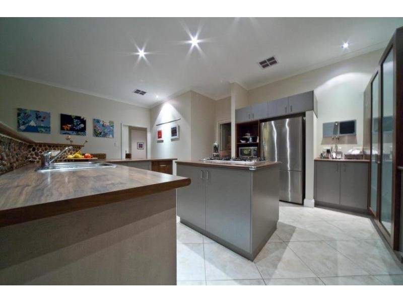 25 Stonewall Circuit, Landsdale WA 6065