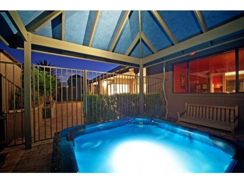 25 Stonewall Circuit, Landsdale WA 6065