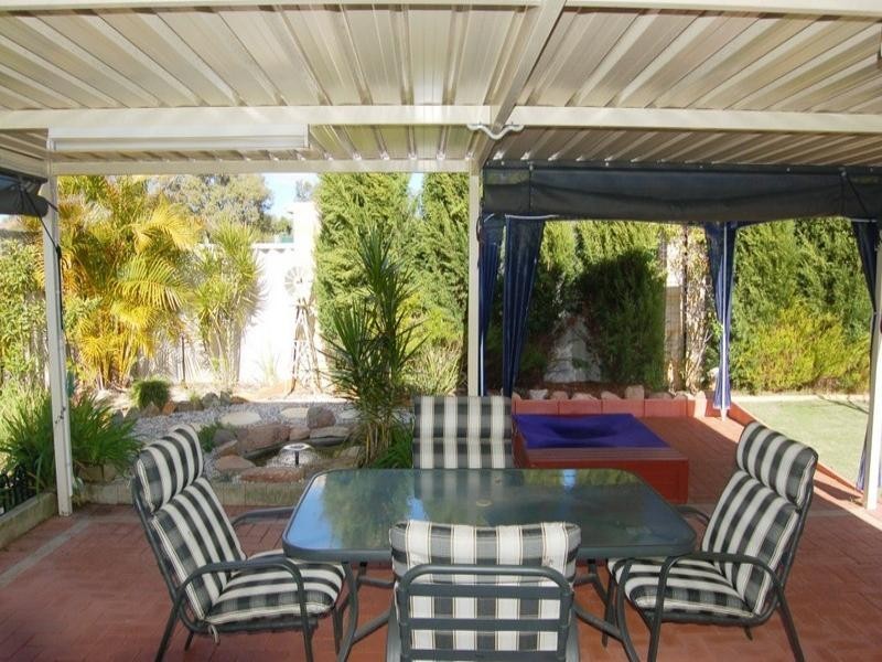 15 Hillwater Promenade, Beechboro WA 6063