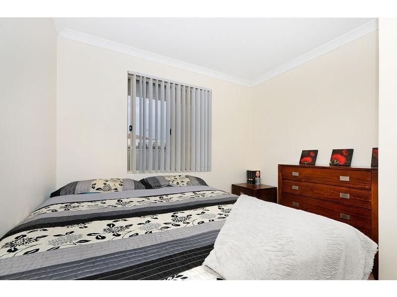 18 Parkin Way, Marangaroo WA 6064