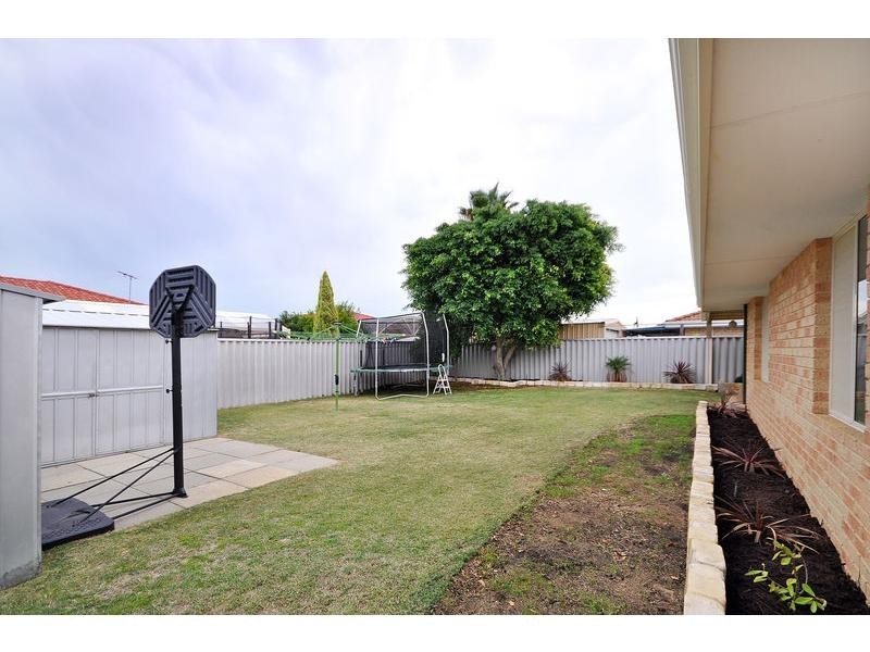 18 Parkin Way, Marangaroo WA 6064