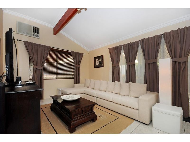 17 Collison Place, Marangaroo WA 6064