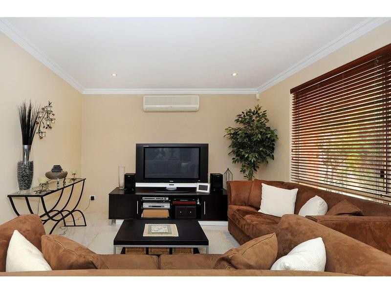 17 Collison Place, Marangaroo WA 6064