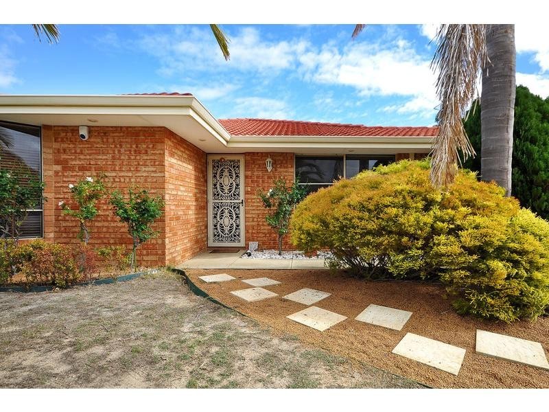 17 Collison Place, Marangaroo WA 6064