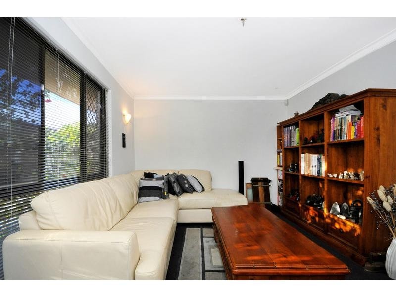 9/303 Wharf Street, Queens Park WA 6107