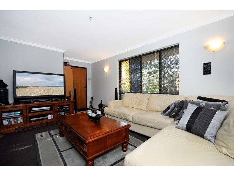9/303 Wharf Street, Queens Park WA 6107