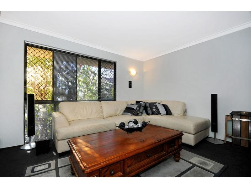 9/303 Wharf Street, Queens Park WA 6107