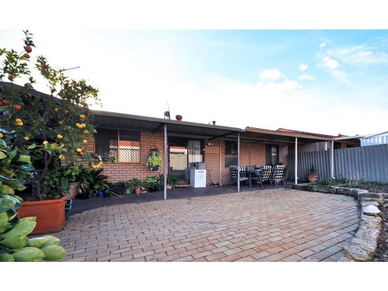 9/303 Wharf Street, Queens Park WA 6107