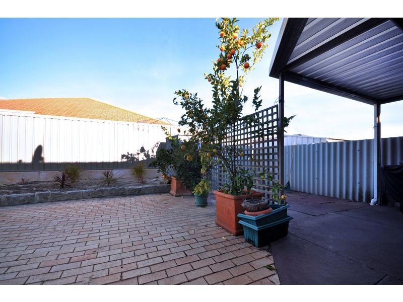 9/303 Wharf Street, Queens Park WA 6107
