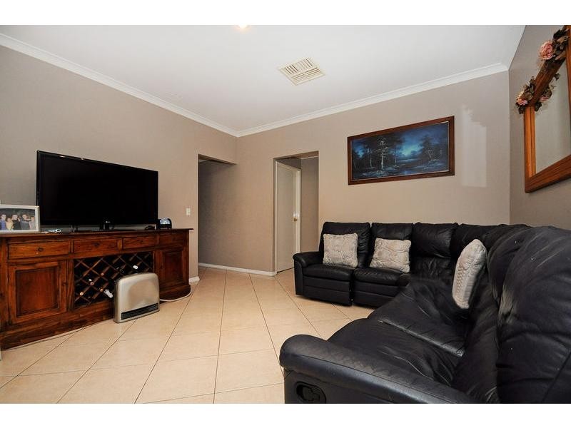 11 Masters Place, Marangaroo WA 6064