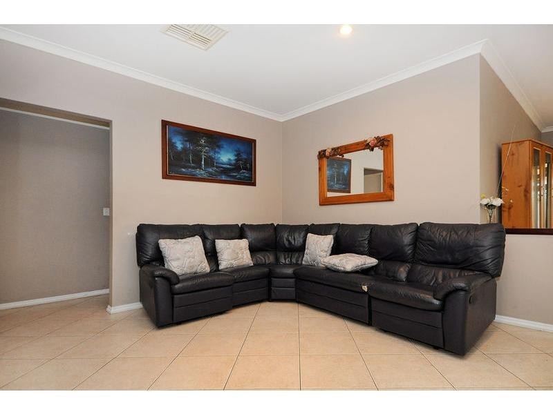 11 Masters Place, Marangaroo WA 6064