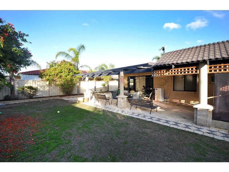 11 Masters Place, Marangaroo WA 6064