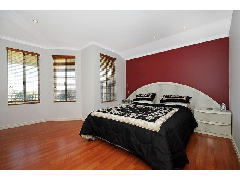 39 Hinckley Parkway, Hocking WA 6065