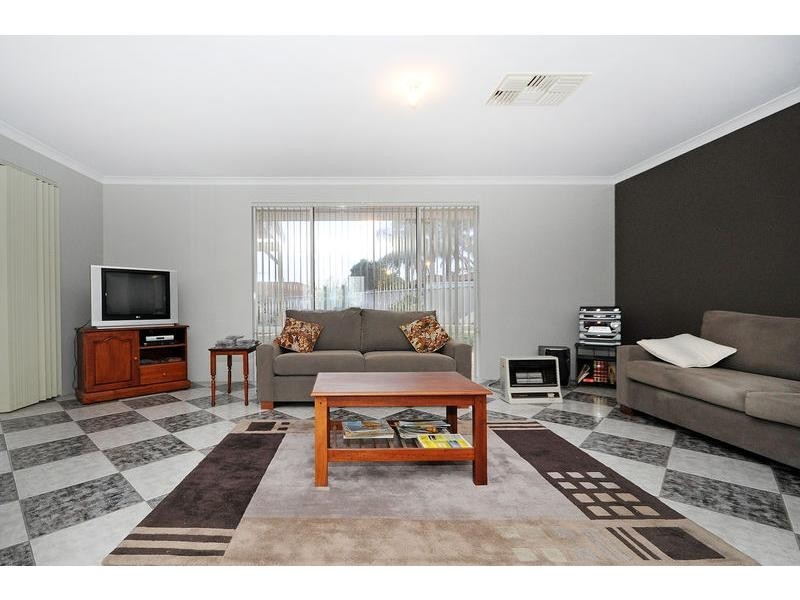 38 Dandenong Way, Alexander Heights WA 6064