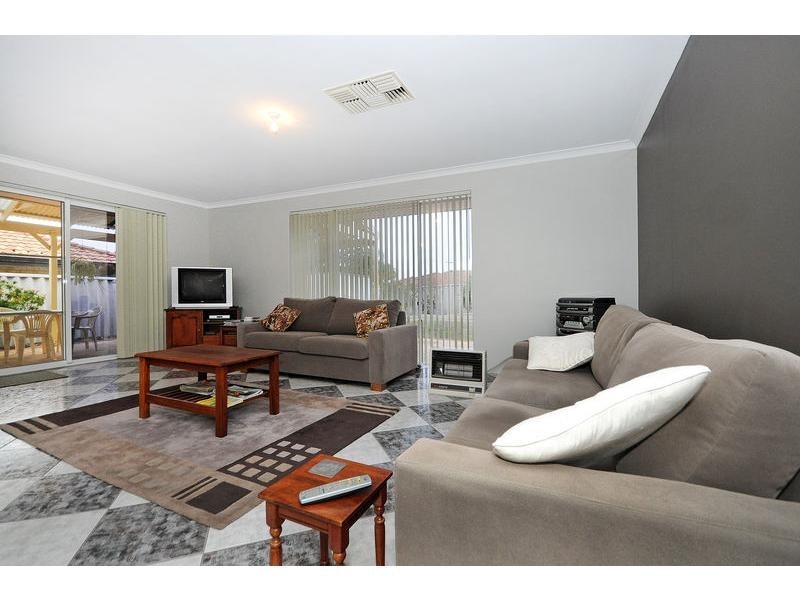 38 Dandenong Way, Alexander Heights WA 6064