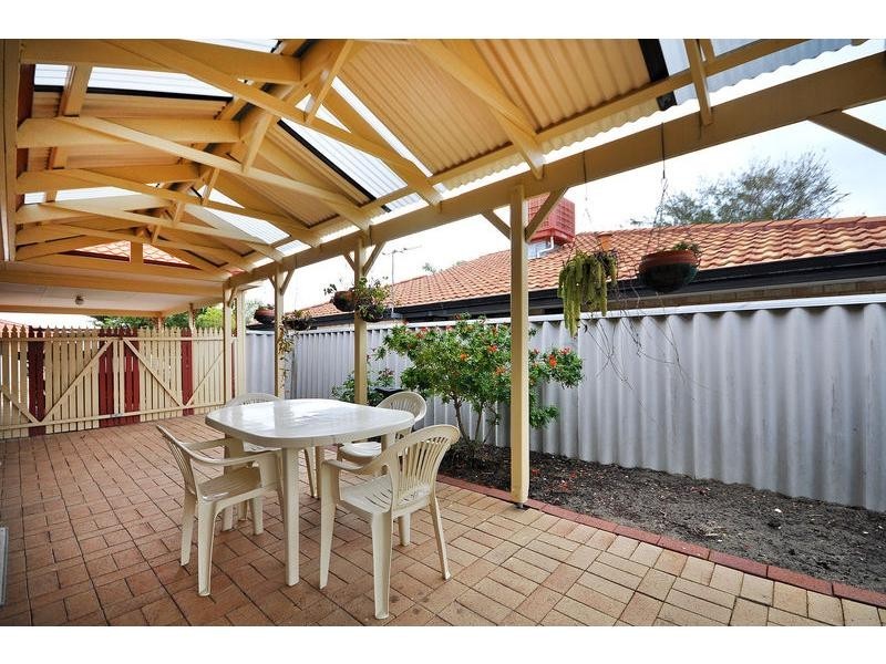 38 Dandenong Way, Alexander Heights WA 6064