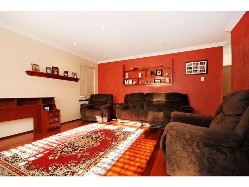8 Woodpine Court, Ballajura WA 6066