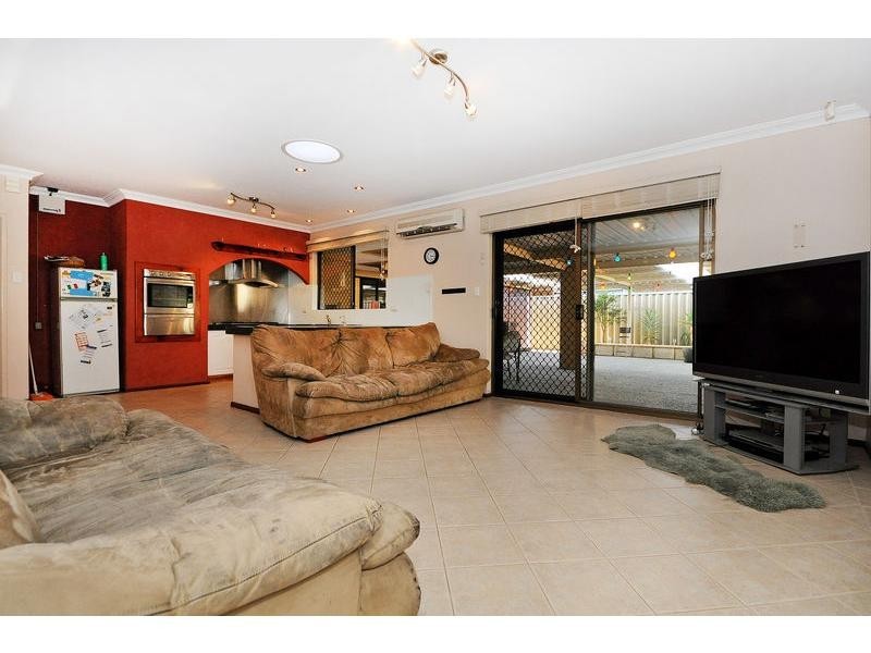 8 Woodpine Court, Ballajura WA 6066