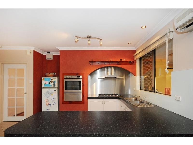 8 Woodpine Court, Ballajura WA 6066